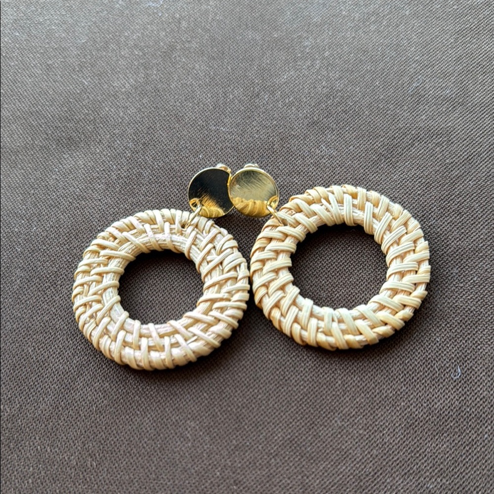 Elegant Woven Hoop Earrings in Gold